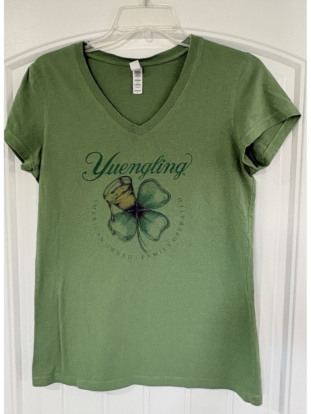 Vintage Women’s Large St Patricks Day Yuengling Beer T-Shirt Green